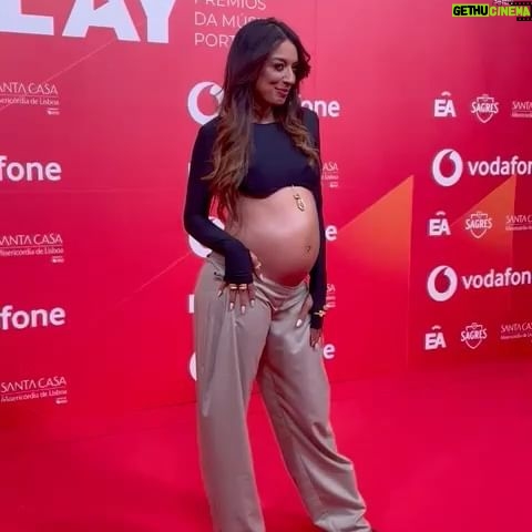 Noua Wong - 21.1K Likes - A minha estreia a apresentar um prémioooooooooo orgulhosamente a exibir o meu. 🥰
@playpremiosdamusicaportuguesa
#cohost #premiosplay #rtp #workingmom
Styling @drucaa #styledbydrucaa
Full look @_roarchive_
Jóias @carolinacurado
Mua @danielainacio.mua
📸 @mais.que.uma @madalenafferreira_