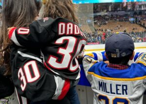 Noureen DeWulf Instagram - Kaia’s first time seeing Daddy play hockey! 🤩