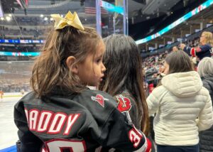 Noureen DeWulf Instagram - Kaia’s first time seeing Daddy play hockey! 🤩