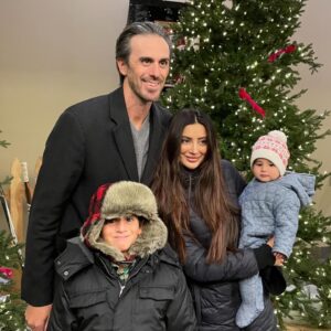 Noureen DeWulf Instagram - Our attempt at this year’s Christmas Card.🎄🤪 I guess we all just look where we want!