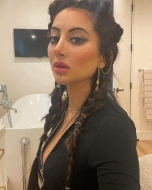 Noureen DeWulf Instagram - Months ago the powers that be asked me to audition for the role of Kalypso in Shazam Fury of the Gods, an absolutely amazing role I would have killed to play… the part ended up going to Lucy Liu, I figured it would when I heard she was being considered, she’s pretty dope to say the least. Anyways her stills from the movie came out today, so I wanted to share the version of Kalypso that I created for my read. So much of my life is memorizing lines & creating characters and sometimes I get to actually play them on screen but a lot of times it’s just a performance for a day. I went way out for this one so I wanted to share. On the way to the audition several drivers on the highway tried to make conversation with me. I guess there’s something about a woman who draws all over her face that sparks interest at 60 mph (or maybe they were concerned for me, I don’t know, I kept my eyes facing forward). 🤣
