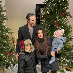 Noureen DeWulf Instagram - Our attempt at this year’s Christmas Card.🎄🤪 I guess we all just look where we want!