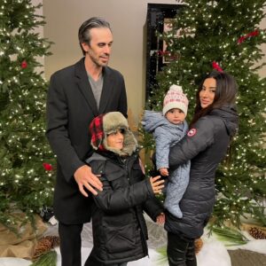 Noureen DeWulf Instagram - Our attempt at this year’s Christmas Card.🎄🤪 I guess we all just look where we want!