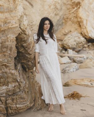 Noureen DeWulf Instagram - Is my true calling to be a luxury catalogue model? 😂 my new pics are giving Lord&Taylor… Saks Holiday Campaign… what else? 😂 😅Caption these please