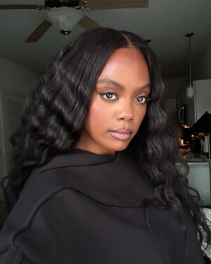 Novi Brown Instagram - New Novi Loading … 😏 
••••
Makeup: @marquiswardbeauty 
Hair: @blyelharris