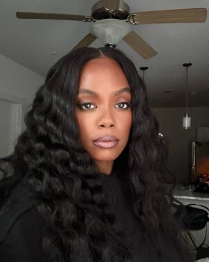 Novi Brown Instagram - New Novi Loading … 😏 
••••
Makeup: @marquiswardbeauty 
Hair: @blyelharris