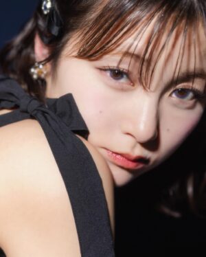 Nozomi Hanayagi Instagram - 🐈‍⬛💍
⁡
photographer @_yamamotoharuka_ 
stylist @yuukayoshikawa_ 
hair&make @mirei_13.07.06 
⁡
だいすきな人たちと作品撮り📷♡
初めてのコンタクト緊張した〜