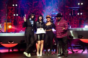 Nubya Garcia Instagram - ❤️ @khruangbin ❤️

Thank you so much for having us! It’s been a joy to be a part of this beautiful unit for the last few weeks 🌟

📷 @jackieleeyoung ✨