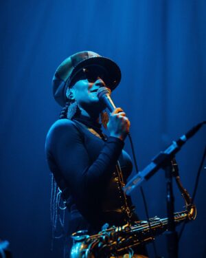 Nubya Garcia Instagram - thank you Washington DC! what an amazing night supporting @khruangbin at @theanthemdc 

👑 @nicholas_daley x @mulberryengland 
📸 @jackieleeyoung