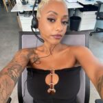 Nura Habib Omer Instagram – Sie sprechen mit der Beschwerde Hotline … Nura mein Name wie kann ich ihnen helfen ? Was brennt ihnen auf der Seele ? 😅
💄 @larissahewan 
🌊 @byluciabinta