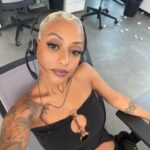 Nura Habib Omer Instagram – Sie sprechen mit der Beschwerde Hotline … Nura mein Name wie kann ich ihnen helfen ? Was brennt ihnen auf der Seele ? 😅
💄 @larissahewan 
🌊 @byluciabinta