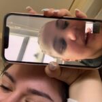 Nura Habib Omer Instagram – Ehrlich gesagt nervt mich Instagram extrem & ich poste nur stuff für den Algorithmus, um nicht geshadowbanned zu werden. Wie im Zoo, Leute glotzen nur & sind zu cool um zu Supporten dabei verlangt man nicht viel von den Menschen. Ich finds verrückt weil wenn ich schon da bin, dann lass ich doch gleich mal bisschen liebe da. Alle sagen sie gönnen aber brechen sich ein Zacken aus der Krone wenn sie mal wirklich was liken kommentieren oder teilen sollen aber sind die ersten bei Beyoncé und Co 😅 Außerdem warum muss mal sowas überhaupt erwähnen? Sollte man nicht sowas einfach automatisch tun als supportive person? Damals hab ich es geliebt in den Kommentaren mit den Leuten ganze Konversation zu haben & heute lesen sich mittlerweile die wenigsten Captions durch.