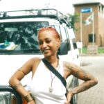 Nura Habib Omer Instagram – Tansania. Nura. Niko. Joyce.
Auch in Tansania beeindrucken uns Frauen: Joyce hat sich mit Unterstützung der SOS-Kinderdörfer ein eigenes Business aufgebaut. “Trust the process” ist Nura im Kopf geblieben. 

Denn von Joyce positiver Art und dem Stolz, was sie alles für ihre Familie erreicht hat, lässt man sich schnell anstecken.

Wie helfen die SOS-Kinderdörfer mit der Familienhilfe und was motiviert Joyce am meisten? Seht selbst!

Morgen nehmen wir euch noch einmal mit nach Tansania – lernt da weitere beeindruckende Frauen kennen. 

@nura @nikobackspin 

#nura #nikobackspin #tansania #soskinderdoerfer

🎥: Martin Fischer / 📸: Sabine Conquest
