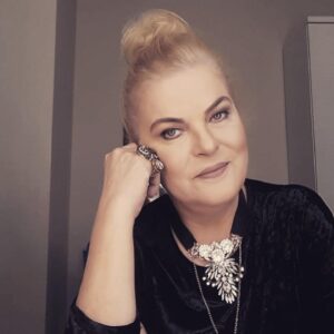 Nurseli İdiz Instagram - Merhabalar iyi akşamlar Canlı Masa bu akşam ve her akşam saat: 21:30 da Uçan Kuş Tv’de hepinizi bekliyorum sakın kaçırmayın. 🌺🙏🏼❤️