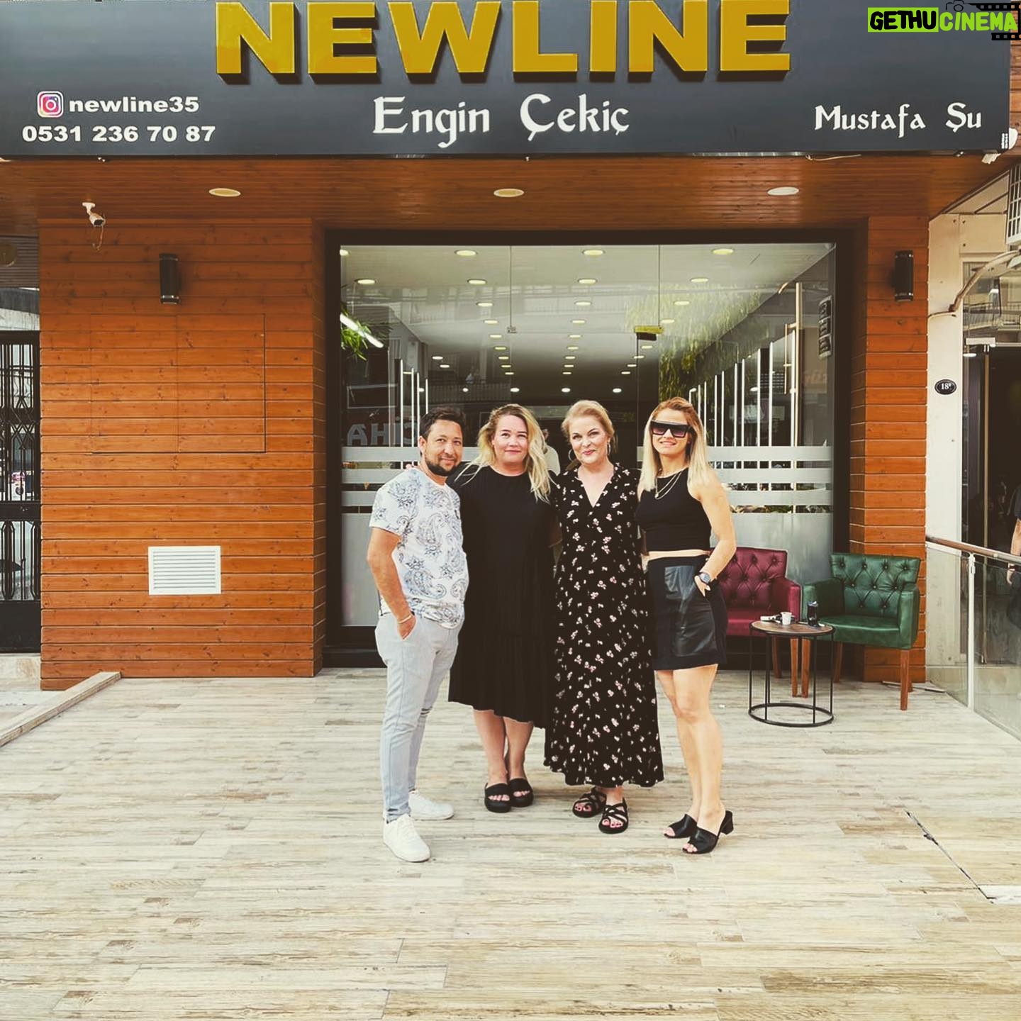Nurseli İdiz - 1K Likes - Herkese İzmir Bornova’dan mutlu, güzel enerjiler göndermeye devam ediyorum. Bugün de işinde uzman arkadaşım Engin Çekiç’in @newline35 güzellik merkezinde Engin ve ekibinin sihirli dokunuşlarıyla bakımımızı yaptık. İzmir Bornova - Özkanlar yakınında ki hanımlara NEWLİNE güzellik merkezini tavsiye ediyorum. 🌺🙏🏼❤️ @nurseliidiz @newline35 @elifidiz @neslihan_ant #izmir #bornıova #güzellik #güzellikmerkezi #bakım #kuaför #güzellikmekezi