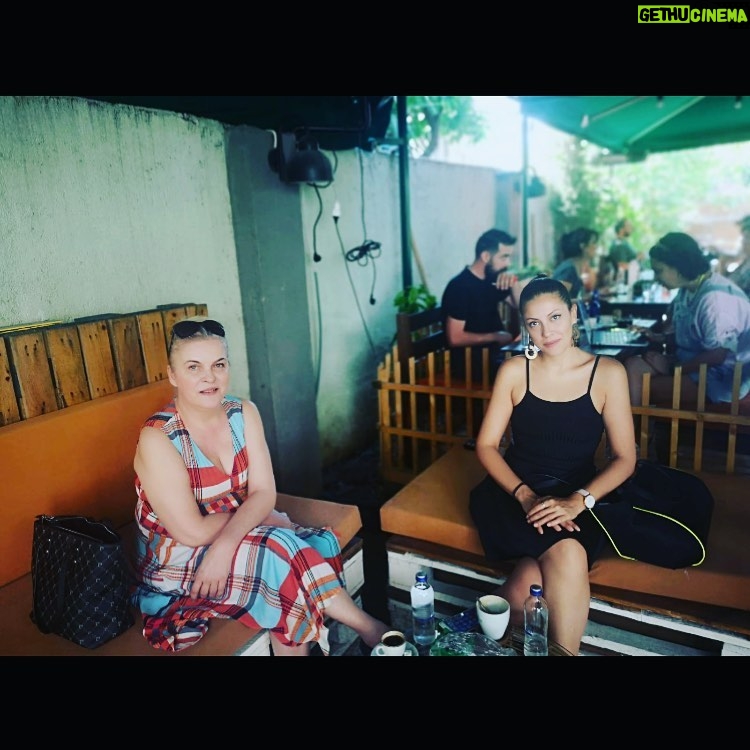 Nurseli İdiz - 1.2K Likes - Canım kızıma ve İzmir’e kavuştum, sizlere İzmir Philiacoffee’den yazın güzel enerjisini ve mis gibi kahve kokularını gönderiyorum.❤️🙏🏼🌺 @nurseliidiz @elifidiz @cem_idiz @philiacoffee @izmir @kahve #sanat #türkiye #instagram #instagramers