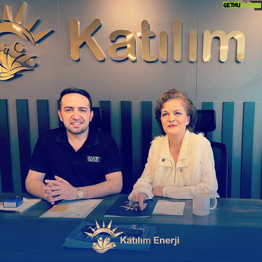 Nurseli İdiz - 880 Likes - Ben de artık Katılım Enerji ailesindeyim.
Bu benim için büyük ve heyecan verici bir adım. Sürdürülebilir enerjiye katkıda bulunmak ve çevreye dost bir gelecek inşa etmek için Katılım Enerji ortağı olduğum için çok mutluyum. Enerji sektöründe bu önemli adıma destek veren herkese teşekkür ederim. Umarım bu yolculukta hep birlikte büyük başarılara imza atarız! 💪🌍 #KatılımEnerji #SürdürülebilirlikOrtaklık @katilimenerji @ferhansavliofficial