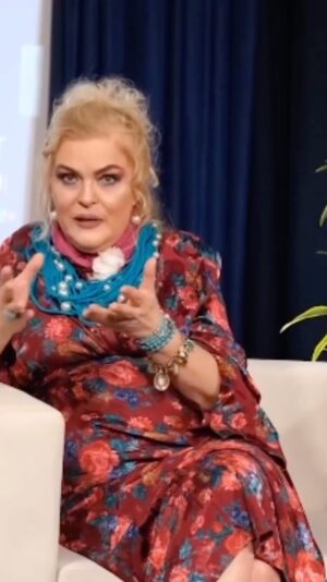 Nurseli İdiz Instagram - Herkese Merhaba, 15 gün önce  konuk olduğum Kıymetli Dostum Armağan Çağlayan’ın Yapımcısı olduğu 196Sekiz YouTube kanalında ki Dur Bi Dinle programımızın videosu sizler sayesinde 15 günde  500 Bini aşkın izlenme almış, beni ve bizleri izleyen izlemeyen, seven sevmeyen herkese çok teşekkür ederim. Emek verip karşılıksız beklentisiz olumlu, olumsuz her yorumunuz, beğeniniz sonsuz desteğiniz ve yanımda olduğunuz için ayrı ayrı hepinize tüm kalbimle tekrar tekrar minnetlerimi sunmak ve bu sevincimi, duygumu ve mutluluğumu sizlerle paylaşmak istedim. Sizler iyi ki varsınız. 
Bu videonun tamamını 196Sekiz isimli YouTube Kanalından izleyebilirsiniz. Sevgiler 🌺🙏🏼❤️ @nurseliidiz @armagancaglayancom @196.sekiz @ilhanbalamur @elifidiz @cem_idiz #tiyatro #sinema #dizifilm #oyuncu #youtube #youtubers #instagram #instagramers #turkey