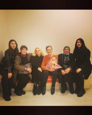 Nurseli İdiz Instagram - Canlarım oyunumuza hoş geldiniz, sefalar getirdiniz. 🙏🏼🫶🏼❤️💐 @elfblmr @muserrefelginer @esrabuer @vildan_hancerr