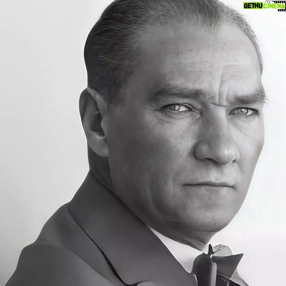 Nurseli İdiz - 1.1K Likes - Kasım’da Aşk Başkadır, Çünkü Bize Ölümsüz Bir Aşkı Hatırlatır. ❤️🙏🏼🌸🇹🇷 #mustafakemalatatürk #atatürk #10kasım #atamizindeyiz