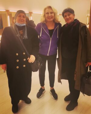 Nurseli İdiz Instagram - Canlarım oyunumuza hoş geldiniz, sefalar getirdiniz. 🙏🏼🫶🏼❤️💐 @elfblmr @muserrefelginer @esrabuer @vildan_hancerr