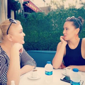 Nurseli İdiz Instagram - Kızımla @elifidiz baş başa kalıp kahve içip sohbet etmeyi özlemişim. İyi ki varsın. 💐🙏🏼❤️ @nurseliidiz @elifidiz @cem_idiz