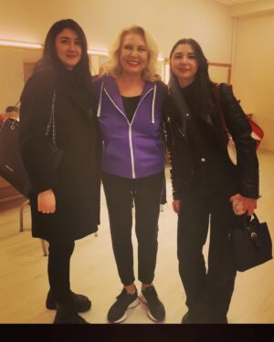 Nurseli İdiz Instagram - Canlarım oyunumuza hoş geldiniz, sefalar getirdiniz. 🙏🏼🫶🏼❤️💐 @elfblmr @muserrefelginer @esrabuer @vildan_hancerr