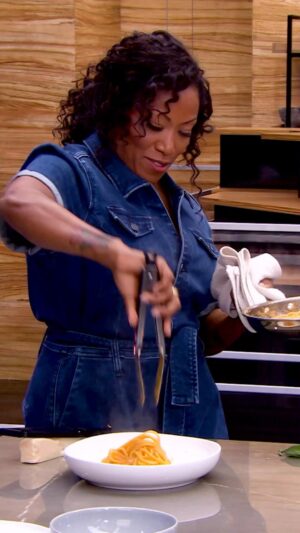 Nyesha Arrington Instagram - 🍝 Quick and suuuuper easy pasta dish to make with all your tomatoes this summer! 🍅 Also easily a kid friendly dish if you omit the green basil 🍃 things 😉
#pastafresca #tomatoes #quickandeasymeals #nextlevelkitchen