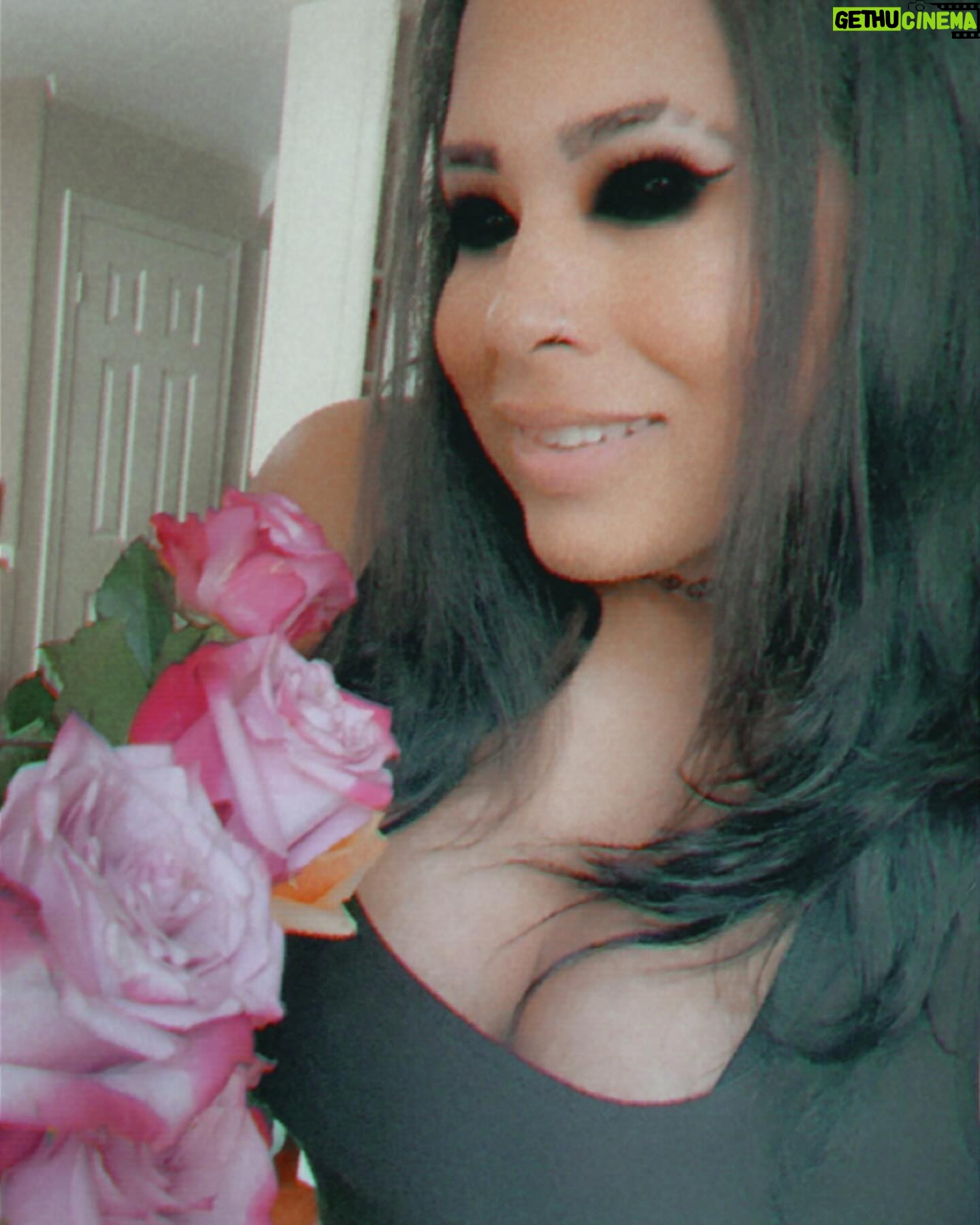 Nyla Rose - 0.9K Likes - Buy me flowers