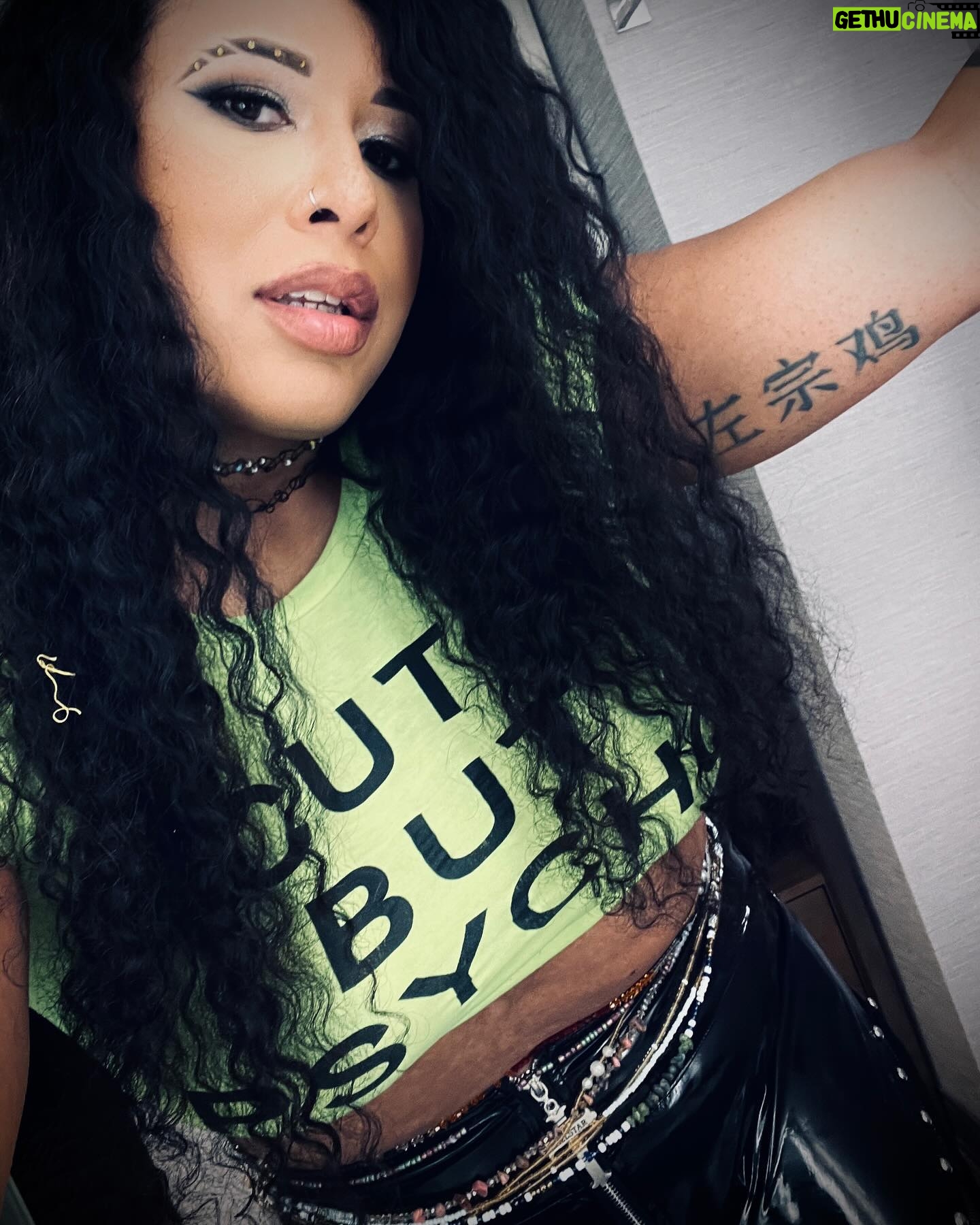 Nyla Rose - 1K Likes - I don’t have a caption, enjoy my face💋
