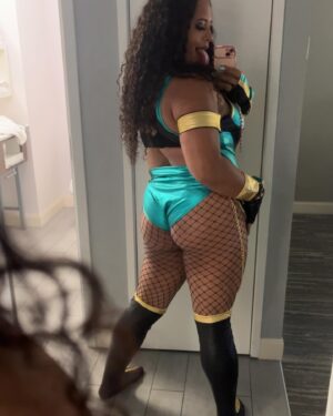 Nyla Rose Instagram - Choose your fighter…. #mk #mortalkombat #jade #jadecosplay #mortalkombatcosplay