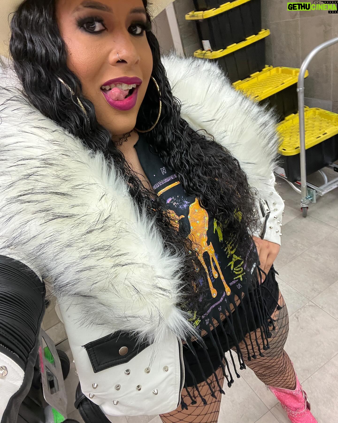 Nyla Rose - 0.9K Likes - Look cute 💋 crash a party😈