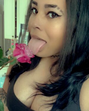 Nyla Rose Instagram - Buy me flowers