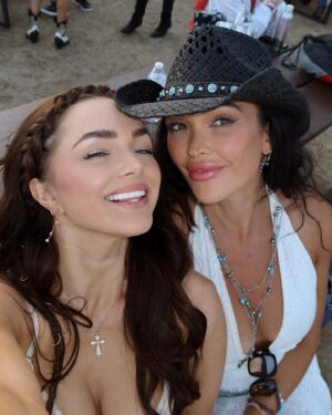 Oana Gregory Instagram - Day 1 @stagecoach 2024 🤠