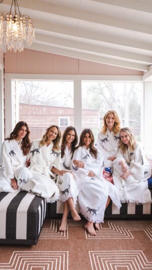 Odette Annable Instagram - Sometimes you just need a hang with your besties 💕 a little BTS from our joint @austinlifestylemagazine issue out now!