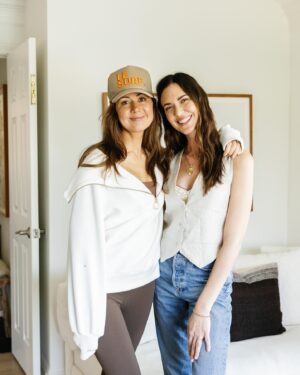 Odette Annable Instagram - @odetteannable and I met years ago and I’ve long been a fan of her work—but I’m JUST as inspired by her vulnerability and the way she invites others to show up authentically. On her morning routine:

“I’m going to be honest here. I fluctuate from being ‘on’ and ‘way off’ consistently. One of my goals for 2024 is to try some more consistent discipline. In an ideal world, I would wake up before the kids around 5:30 am. Drink a tall glass of chlorophyll water, meditate, and get a workout in. Either yoga or pilates. Make my to-do list for the day, drink my tea, and crush. Unfortunately, I have yet to make that a consistent routine. Here’s to accountability this year and not being too hard on yourself if you slip. You can always start again.”

Swipe for her realistic morning routine, daily uniform, and read our full interview at the link in bio.