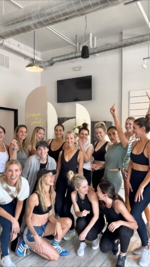 Odette Annable Instagram - Get a group of women moving together in a room, magic happens. 🪄✨ Friends of @becca and @odetteannable got a little taste of our training sessions yesterday and it was one inspiring moment. 

Happy birthday Odie! Cheers to a healthy and fab year ahead 🥂 💪🏻 Let’s keep the momentum going. 

🎥 @nihelofagirl