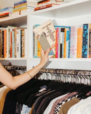 Odette Annable Instagram - @odetteannable and I met years ago and I’ve long been a fan of her work—but I’m JUST as inspired by her vulnerability and the way she invites others to show up authentically. On her morning routine:

“I’m going to be honest here. I fluctuate from being ‘on’ and ‘way off’ consistently. One of my goals for 2024 is to try some more consistent discipline. In an ideal world, I would wake up before the kids around 5:30 am. Drink a tall glass of chlorophyll water, meditate, and get a workout in. Either yoga or pilates. Make my to-do list for the day, drink my tea, and crush. Unfortunately, I have yet to make that a consistent routine. Here’s to accountability this year and not being too hard on yourself if you slip. You can always start again.”

Swipe for her realistic morning routine, daily uniform, and read our full interview at the link in bio.