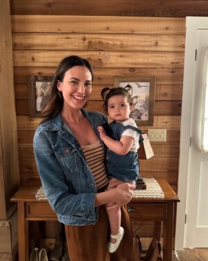 Odette Annable Instagram - SPOILER 🚨 Do Geri and Walker have a baby?!? Watch Ep. 3 tonight @thecwwalker to find out 🤠😉 #walkerfamily