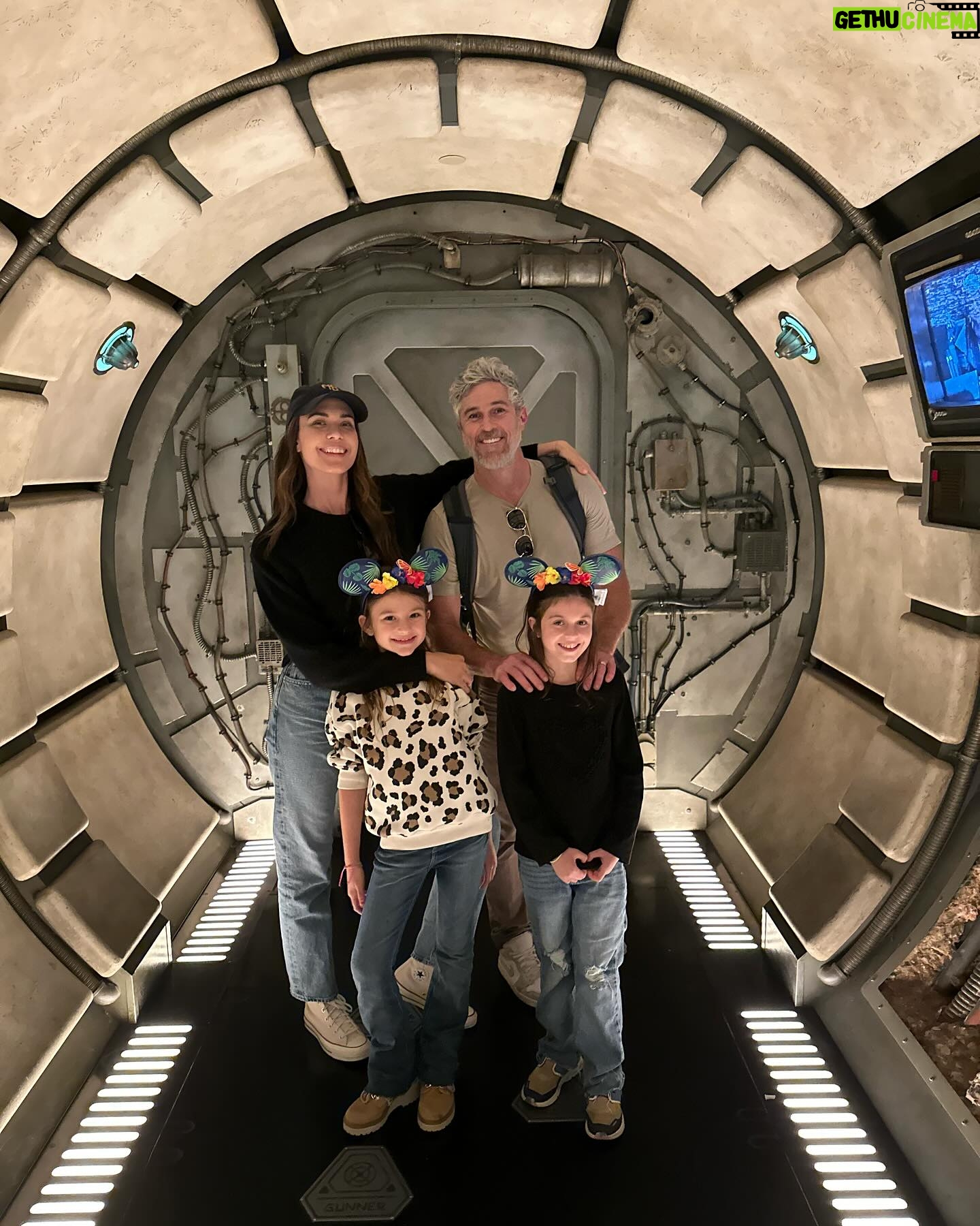 Odette Annable Instagram - Disneyland with our best friends was just as magical and exhausting as I imagined it would be. It was a great day, until none of the adults pictured above remembered where we parked. 🤦🏻♀️