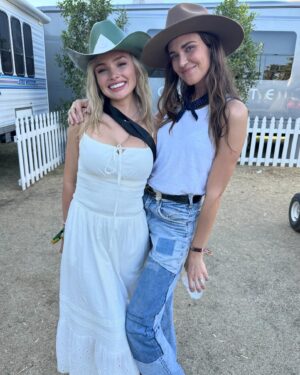 Odette Annable Instagram - 🤠🤘🏽⚡️ S T A G E C O A C H ⚡️🤘🏽🤠 thank you to the entire team at @yellowstone for the experience! Love y’all!