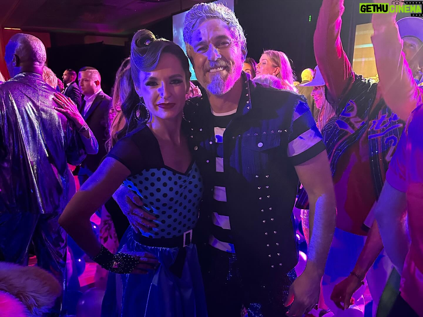 Odette Annable Instagram - What a NIGHT! Over 2.4 million raised for @center4cp with the Dancing With the Stars event in Austin. Dave danced his booty off and I was so proud of him but also so proud of everyone who had the guts to show up and challenge themselves on the dance floor. Great work! I hope you enjoy watching the dance. Lotta love all night long. 🪩🕺🏼🪩 @dave_annable