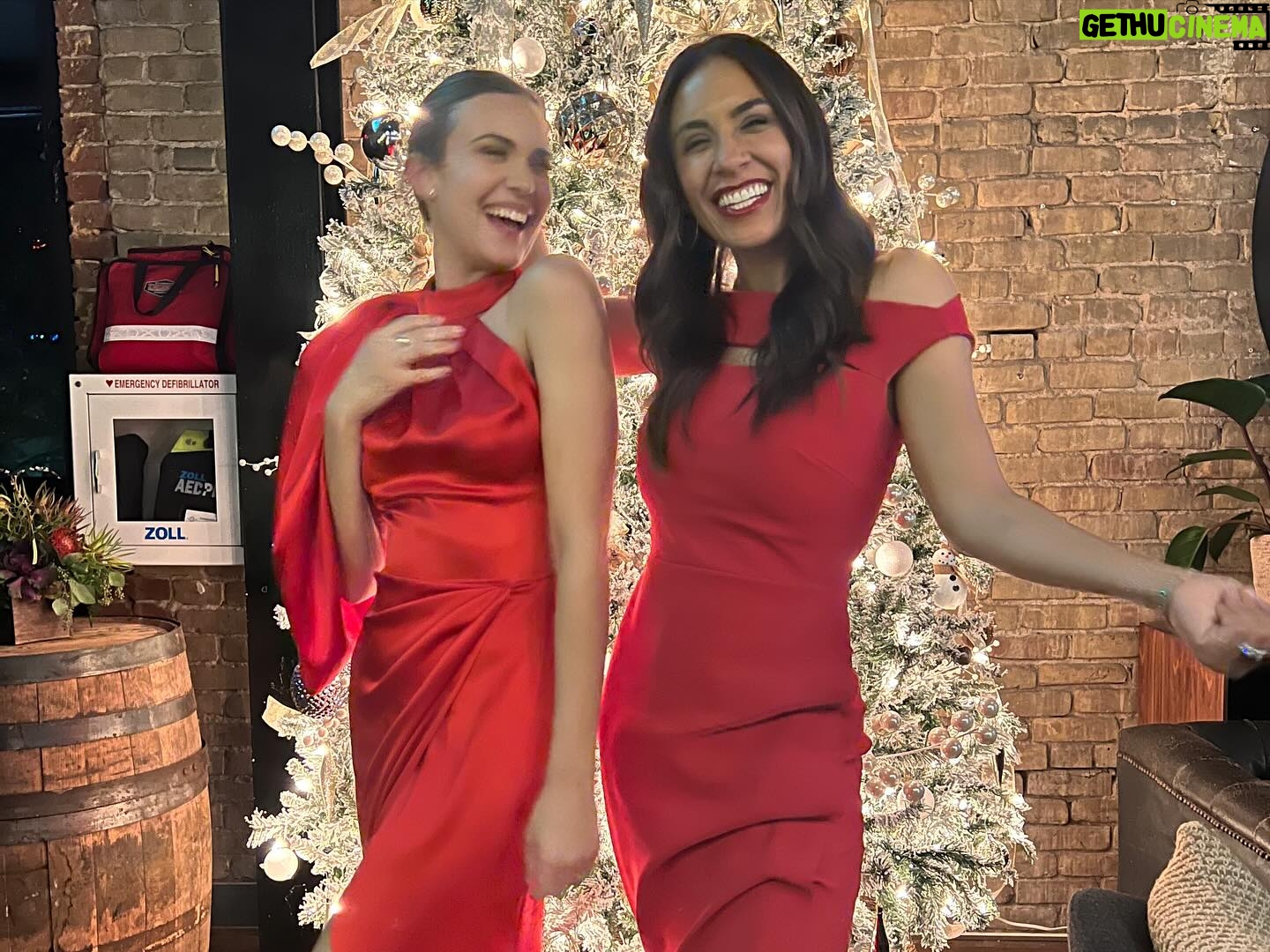 Odette Annable Instagram - What a NIGHT! Over 2.4 million raised for @center4cp with the Dancing With the Stars event in Austin. Dave danced his booty off and I was so proud of him but also so proud of everyone who had the guts to show up and challenge themselves on the dance floor. Great work! I hope you enjoy watching the dance. Lotta love all night long. 🪩🕺🏼🪩 @dave_annable