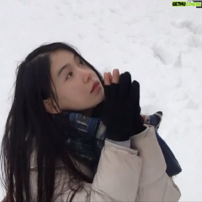 Oh Ji-yeon - 1.3K Likes - 눈 쌓인 공원 산책☃️🤍
인데 노래 입히니 슬퍼지는건가