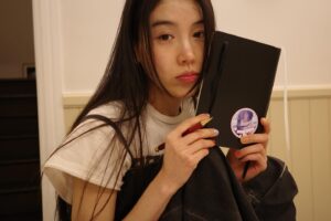 Oh Ji-yeon Instagram - 요즘 
나의 가장 친한친구랑 (📚✏️)
사진을 남겨봅니다. 저는요 -
진짜 새해(2월 구정이라고 우겨본다)를 
잘 맞이하고 , 바쁘게 일을 하고 
한숨 돌릴준비를 하고있답니다 
졸려서 그렇지 나 설렘상태인걸로 🤍