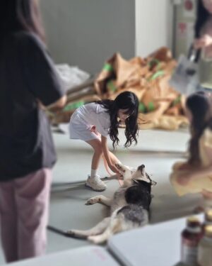 Oh Ji-yul Instagram - #오지율 #아역배우 #키즈모델 
.
.

지율이 만큼 애교가 많은 친구!!
처음 만났는데도 쓰담쓰담 해달라며 배를 내어준다 ...🐕🐩

.
.

#귀염뽕짝원정대 #더글로리 #하예솔 #이상한변호사우영우 #승리호
#키디키디 #kidikidi #마르디메크르디레쁘띠 #mardimercredi 💮