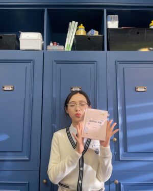 Oh Se-eun Instagram - 사진 마지막까지•••🔺🫶⚠️
(저희 사이 좋아요💖)