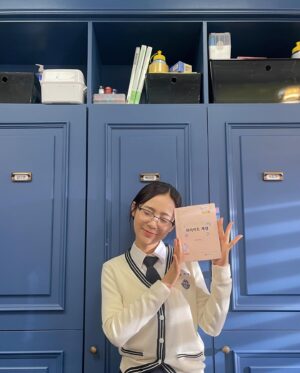 Oh Se-eun Instagram - 사진 마지막까지•••🔺🫶⚠️
(저희 사이 좋아요💖)