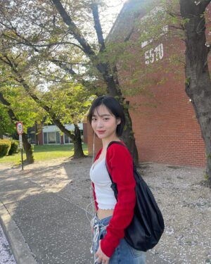 Oh Se-eun Instagram - 👩🏻‍🦰🍀♥️ 
••Hi
How
are
you
❓