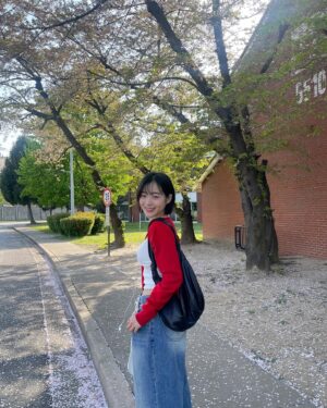 Oh Se-eun Instagram - 👩🏻‍🦰🍀♥️ 
••Hi
How
are
you
❓